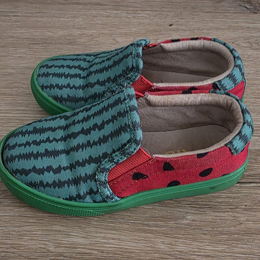 AKID Slip-On Shoes SZ 8 - Picture 2 of 5